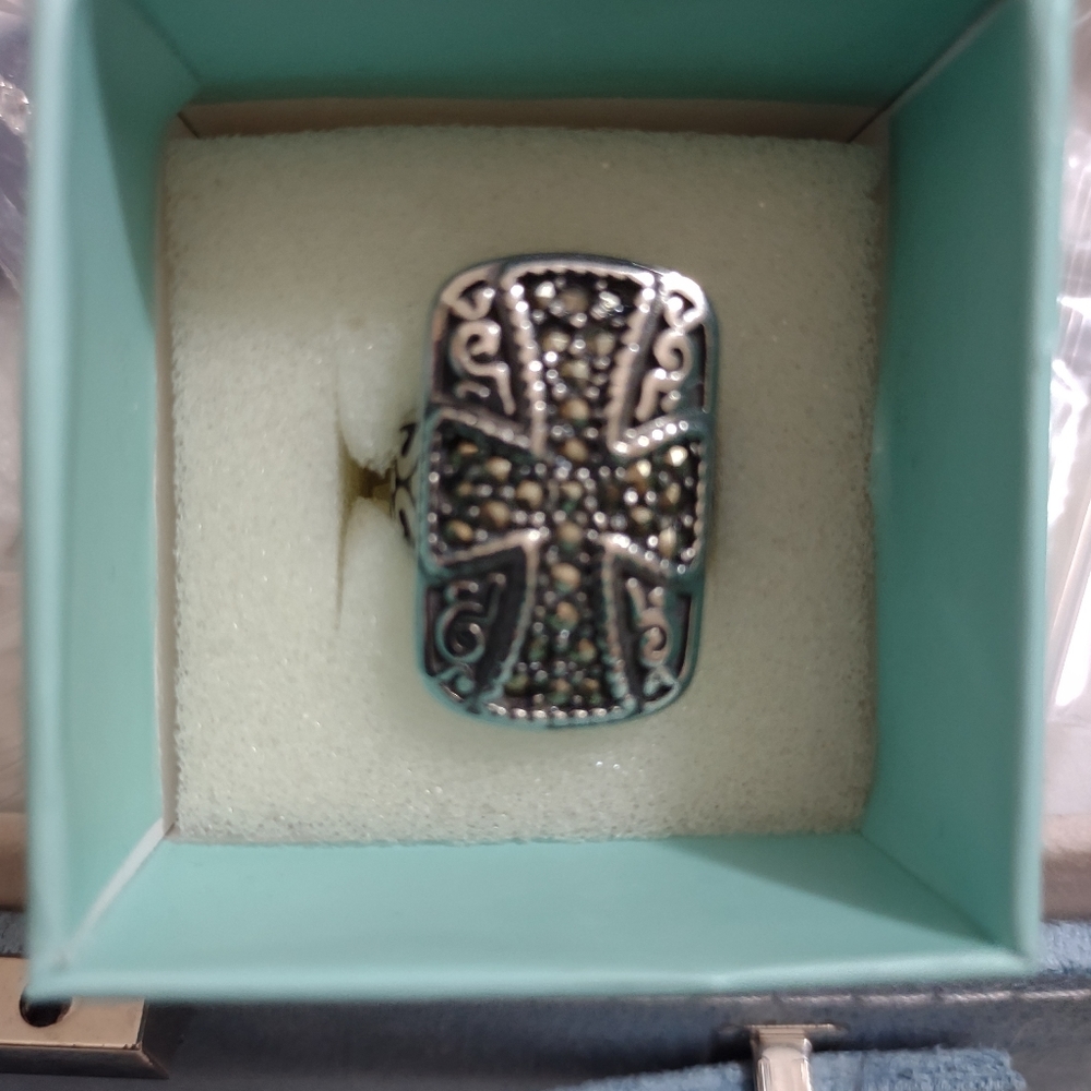 Ring - Picture 2 of 5